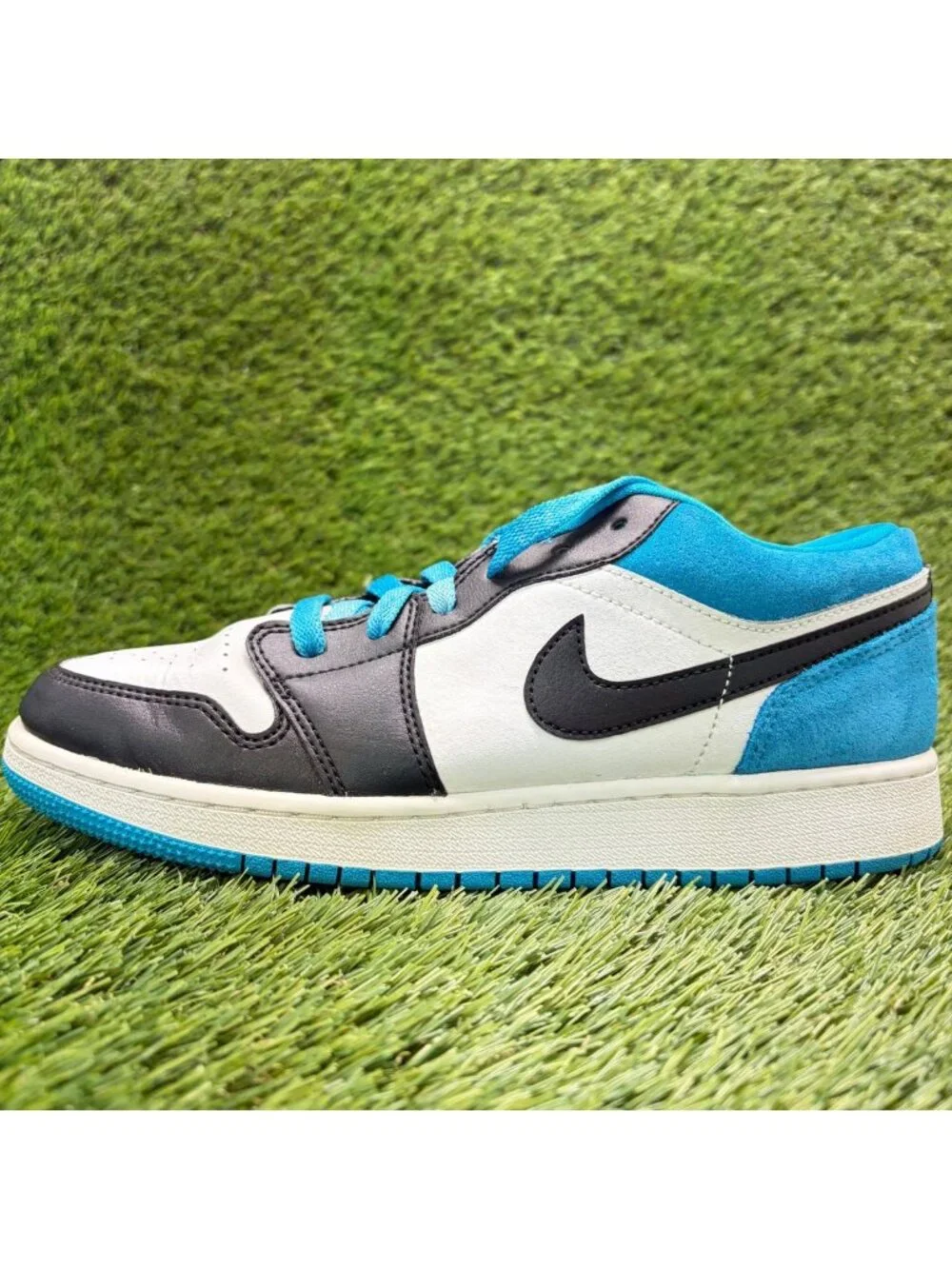 Nike Air Jordan 1 Low SE Boys Size 6.5Y White Blue Black Athletic Shoes Sneakers